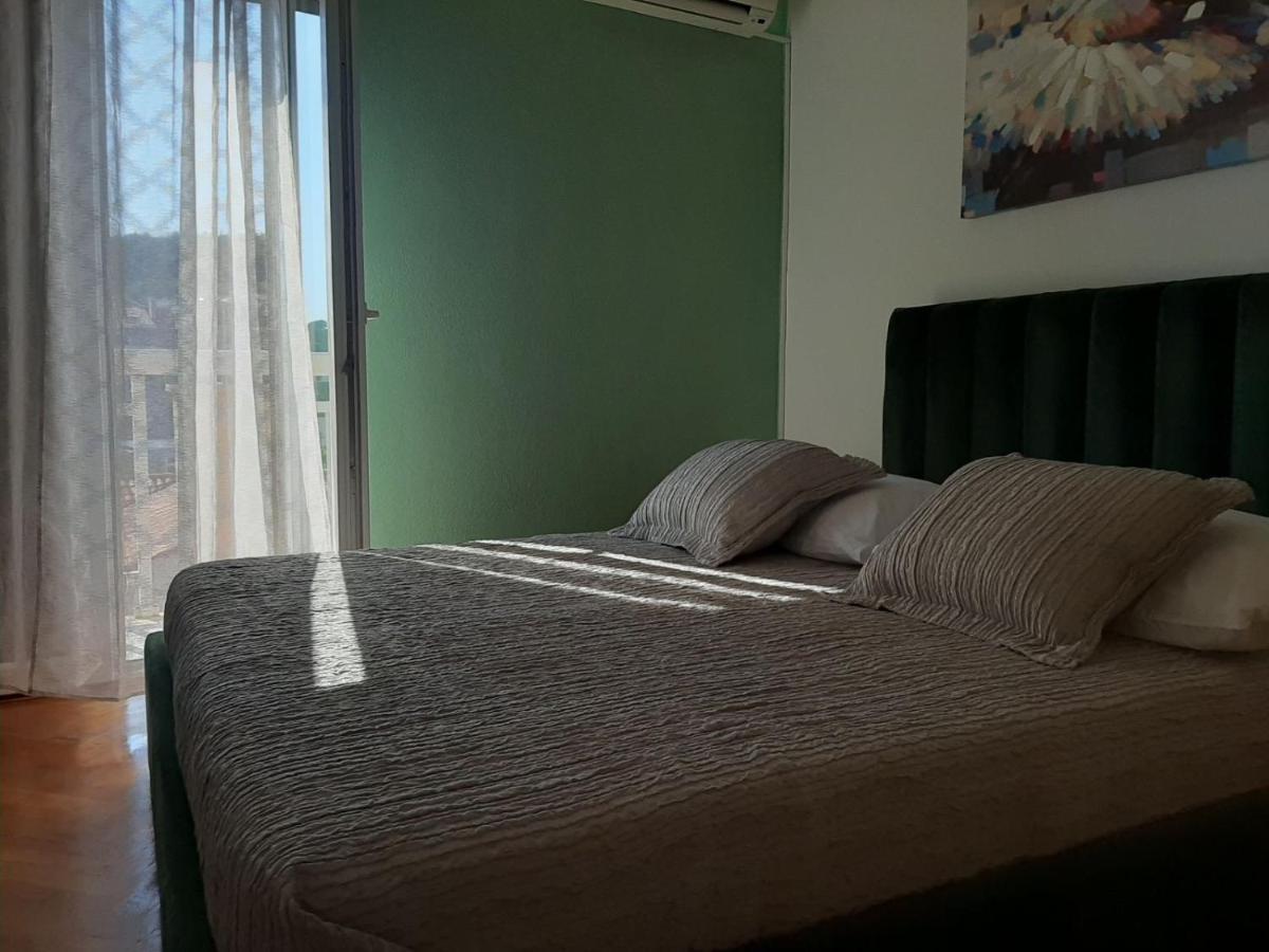 Guest House Zaninovic ฮวาร์ ภายนอก รูปภาพ