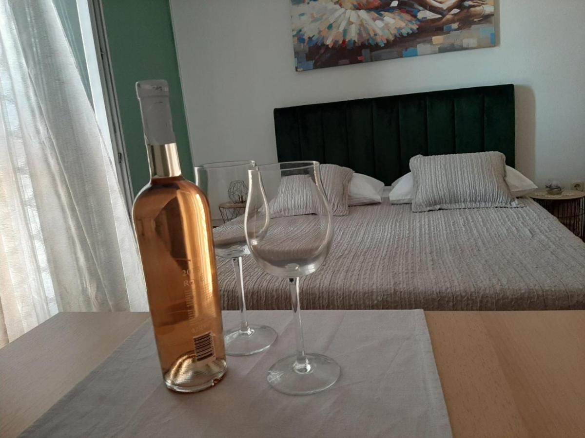 Guest House Zaninovic ฮวาร์ ภายนอก รูปภาพ