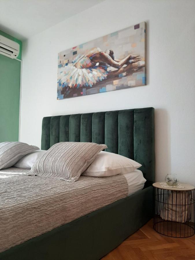 Guest House Zaninovic ฮวาร์ ภายนอก รูปภาพ
