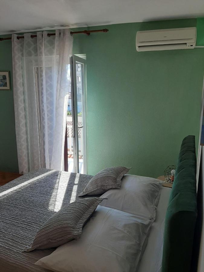 Guest House Zaninovic ฮวาร์ ภายนอก รูปภาพ