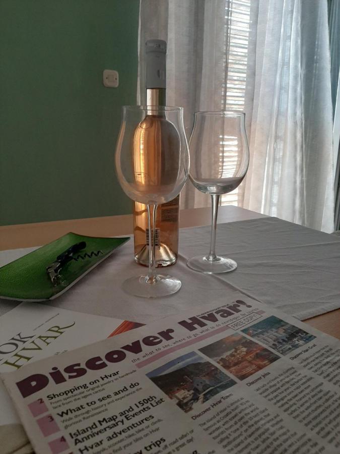 Guest House Zaninovic ฮวาร์ ภายนอก รูปภาพ