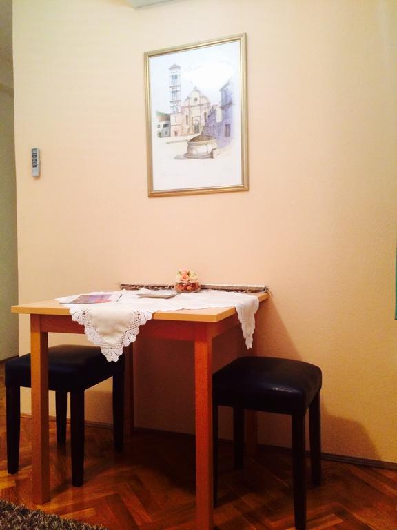 Guest House Zaninovic ฮวาร์ ห้อง รูปภาพ
